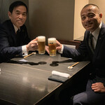 酒菜 竹のした - 吉田安孝さんとアサヒスーパードライの生ビールで乾杯‼️
      「本年もよろしくお願い致します。」♪(*^^)o∀*∀o(^^*)♪