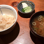 めしの助 - 鯛めし
      味噌汁
      漬物