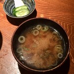 めしの助 - 味噌汁
      漬物