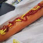 秩父宮ラグビー場 売店 - ねえさんが調達くださったソーセージ。