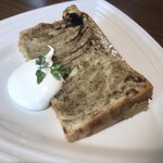 カフェアンドレストラン バスティーユ - ランチ デザート  コーヒーのシフォン