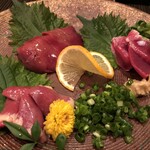 Jidori Dainingu Goyururian - 肝のお造り三種盛り