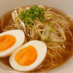 広東麺チャーリー - チャーシュー湯麺味玉入