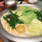 宮崎県日南市 塚田農場 - 塩レモン鍋 モツ鍋です