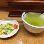 とんかつ山家 - お茶＆お新香