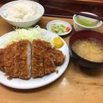 とんかつ山家 - ロースカツ定食(ご飯は結構な大盛りで味噌汁はしじみ)