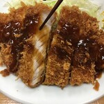 とんかつ山家 - 厚みのあるお肉