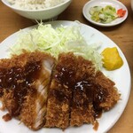 とんかつ山家 - 熱々でサクサクなロースカツ