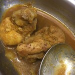 デリー - 大きなチキンがゴロリ