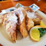 Westside Lilo's Cafe - テキサスサイズフレンチトースト
