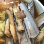 一条流がんこ総本家分家四谷荒木町 - 出し殻では無いトッピングのマテ貝