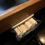 一条流がんこ総本家分家四谷荒木町 - 箸はカウンター引き出し