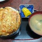 あさひ食堂 - 煮込みカツ丼（750円）。重に入ってます。