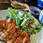 心平鉄板居酒屋 - 鶏もも肉ステーキランチ♪ボリューム満点！！味・値段ともに満足のいく一品☆☆