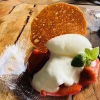 グランド キッチン - 季節のフルーツ　果樹園仕立て　ベリーのソース　ヨーグルトのムース　ヨーグルトのシャーベット