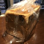 俺のBakery&Cafe 松屋銀座 裏 - 銀座の食パン〜香〜。多くの受賞歴の理由も納得の一品です。