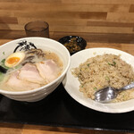 東龍軒 - 東龍軒ラーメンチャーハンセット