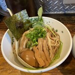 啜磨専科 - これは大盛りの麺量です