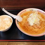 らーめん 紫龍 - 2020年1月　醤油ラーメン1.5玉と中ライス