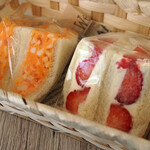 芦屋サンドウィッチキャビン CoCo - プレミアムタマゴサンド、あまおうの苺サンド
