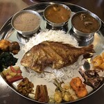 Asian kitchen cafe 百福 - 新春ダルバートスペシャル（1800円）丹波黒豆ダル、ラムカレー、チキンカレー 栗と里芋のタルカリ、ゴボウのチョエラ、田作アチャール 金時人参と大根のアチャール、ほうれん草の炒め物 蓮根のアチャール、海老のアチャール、くわいのアチャール 金柑のアチャール、バスマティライス、鯛のスパイスフライ