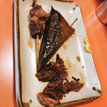 上海総本店 - ポロポロ落ちてた肉、コンニャクについては黒い