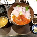 U･RO･CO - いくらとハマチの二色丼