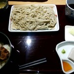 Jyuuwari Te Uchi Soba Soba Dokoro Dodo Momo - 盛りそばと角煮丼