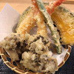 花山うどん 本店 - 鬼御膳の季節の天ぷら