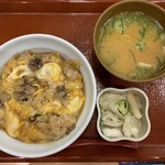 なか卯 - 炭火焼き親子丼＋つけものとん汁セット。