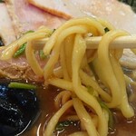 豚骨醤油ラーメン 王道家 柏店 - 麺 リフト
