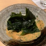 鮨 さかい - あん肝のソースは若布でさらいます