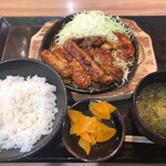 豚屋 とん一 - とんてき定食　869円