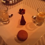 エメ・ヴィベール - 小菓子はワゴンサービスからセレクト