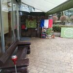 レストランいしだ - 外観（外に喫煙ゾーンあり）