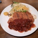 KENNY'S KITCHEN L.A. - ビフカツランチ　ボリュームたっぷりなビフカツに、サラダ、スープ、パンorライスが付いて、６８０円