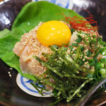 もんぱち - お通しの鶏ユッケ