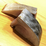 すが弥 - 〆鯖、分厚い。甘い脂に悶絶します