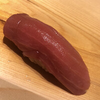 すが弥 - 血合い岸の中トロ