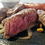 ステーキハウス Gottie's BEEF - 肉の表情。