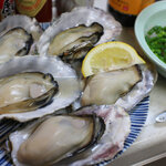 Yakigoya Sato - 殻付き千円分を持ち帰り、1.6kg、16個、うま味、身の入りも良く美味しい牡蠣でした。