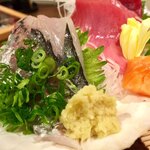 さえ丸おじさんの店 - お得なお任せ刺し盛り 小 三点盛り 980円のアジ