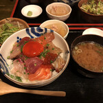 めしの助 - 海鮮丼(大盛り)