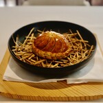 ラ クレリエール - フランス産ジビエのパイ包焼き。