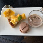 DINING & BAR TABLE 9 TOKYO - 