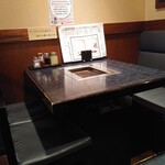 焼肉レストラン権左工門 - 隣のテーブル席
