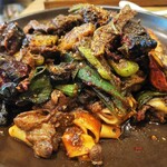 自然派中華 クイジン - 猪肉と寒葱の強火炒めと自家製干し柿ソース､生パスタの和えそば 超麻辣