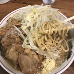 ラーメン二郎 - 小ブタ(800円)(野菜、ニンニク)