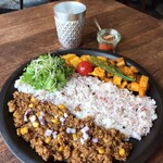 ハーフ&ハーフ(野菜／キーマ) 1100円(税込)