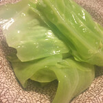 鳥田中 - 水炊きは甘い甘いキャベツから　ベジタブルファーストです（笑）